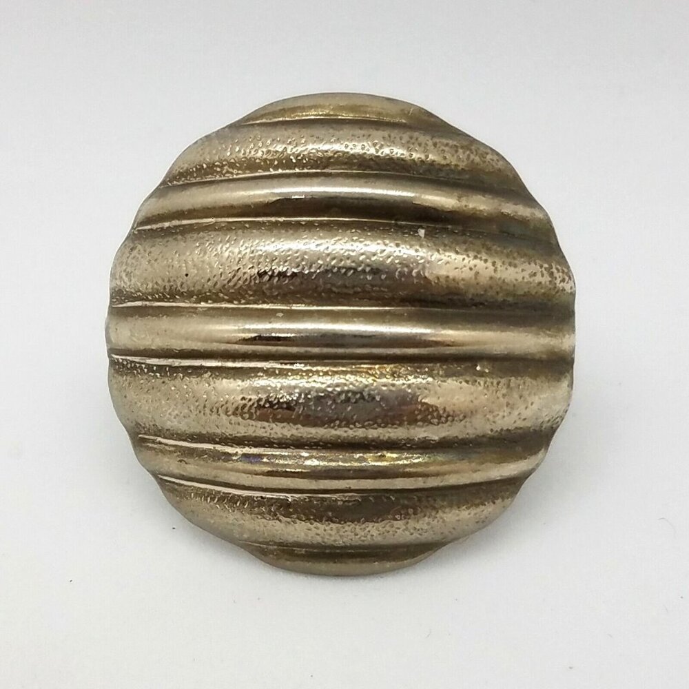 Vintage Silver-Tone Ribbed Metal Scarf Clip Hinged Clamp Closure